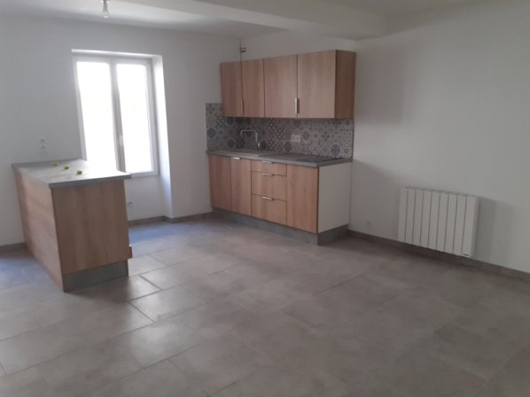 POUILLY-LES-FEURS - Maison de village