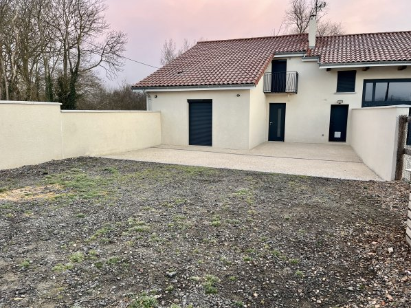 POMMIERS- Maison T4 avec cour