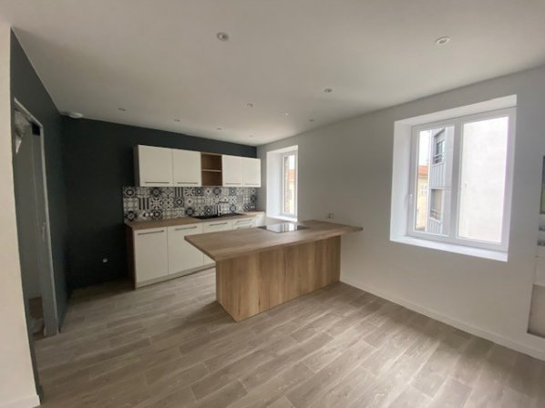 FEURS- Appartement T4 en duplex